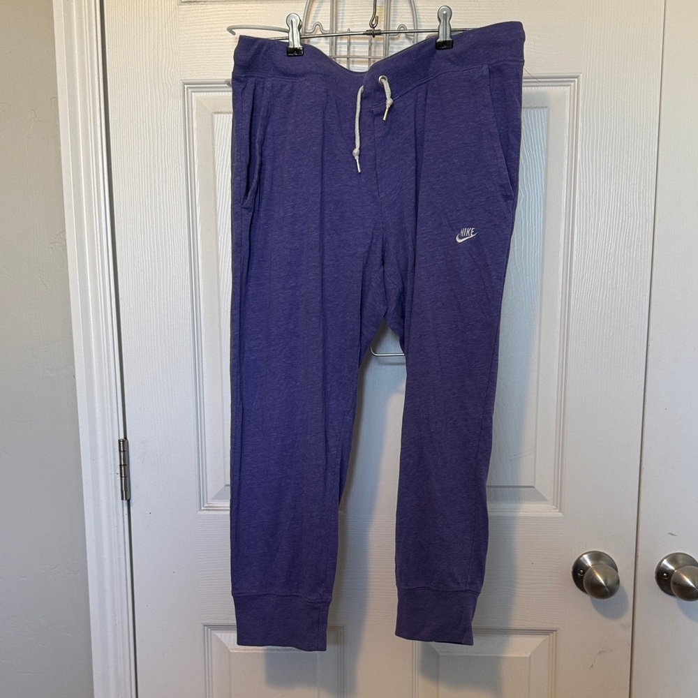 Nike Ladies Capri Length Joggers in Purple